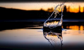 水