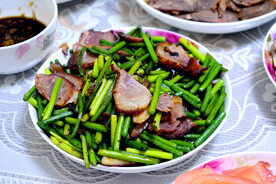  蒜苔炒腊肉