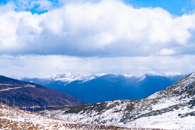 西藏林芝鲁朗色季拉山口