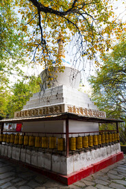 巴松措扎西岛措宗贡巴寺白塔转经