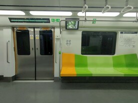 北京14号线西段地铁车厢