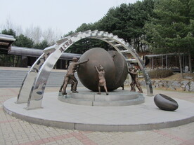 韩国雕塑作品