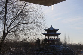 雪中亭子