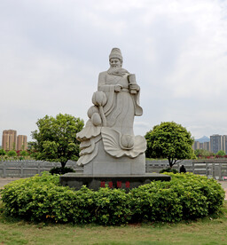周墩颐雕像