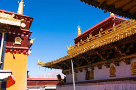 西藏拉萨大昭寺楼顶屋角