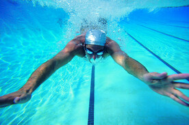 帅哥 健身 游泳