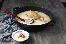 乳鸽煲