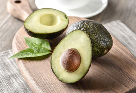 新鲜牛油果水果