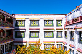 西藏拉萨八廓街冲赛康藏式建筑