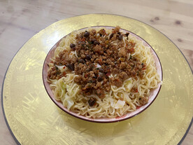 客家菜肴粹肉拌炒面