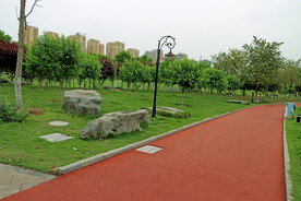 春天公园塑胶跑道