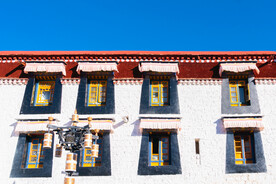 西藏拉萨八廓街大昭寺外窗