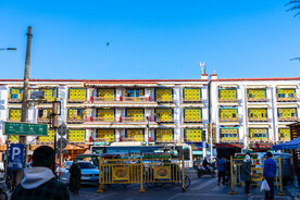 西藏拉萨北京路藏式建筑