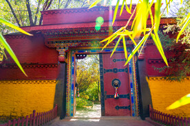 西藏拉萨罗布林卡西龙王殿大门