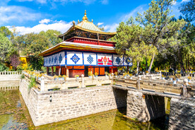 西藏拉萨罗布林卡西龙王殿