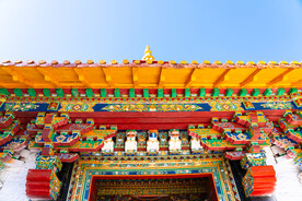 西藏拉萨罗布林卡正门房檐