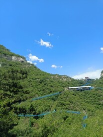 晴空山间云