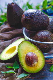 新鲜牛油果水果