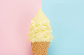 芒果奶油冰淇淋甜筒