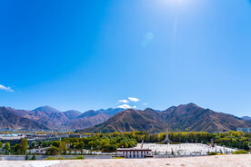 拉萨布达拉宫眺望广场与南山公园