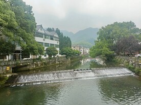 在水一方