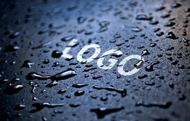 logo样机白字玻璃雨滴