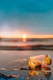 海边漂流瓶摄影