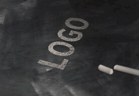 logo样机粉笔字俯视
