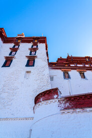 西藏拉萨布达拉宫背面粉刷