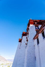 西藏拉萨布达拉宫背面一角