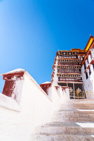 西藏拉萨布达拉宫白色宫墙