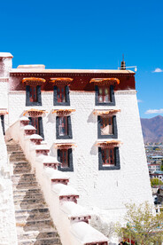 西藏拉萨布达拉宫小路