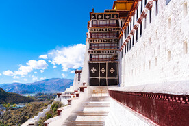 西藏拉萨布达拉宫宫墙石阶墙领