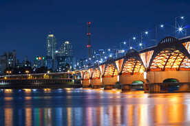 城市夜景图 