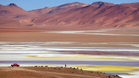 山和湖沙漠