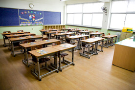 室内教室课桌椅