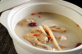 天麻乳鸽煲