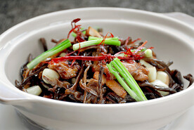 茶菇土鸡煲