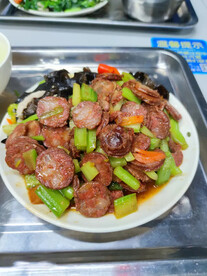 西芹炒香肠