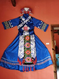 土家民族服饰女