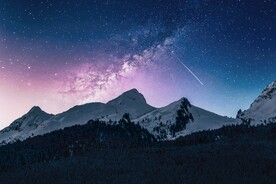 山脉星空