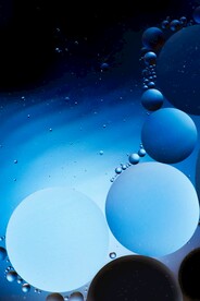 蓝色水泡
