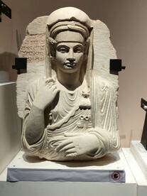 石灰石墓葬雕像叙利亚精品文物展
