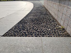 养生鹅卵石石头路
