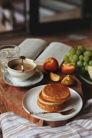 西式早餐西餐美食咖啡薄饼葡萄