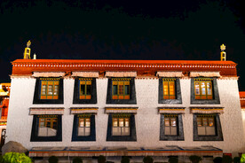 西藏拉萨八廓街大昭寺外景