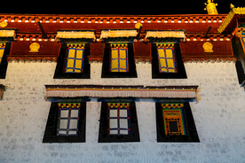 西藏拉萨八廓街大昭寺外墙