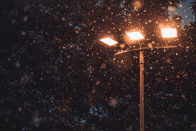 夜晚路灯