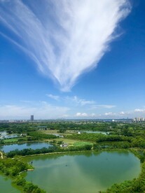 蓝天白云乡村风景