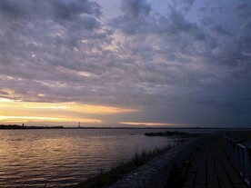 湖边晚霞